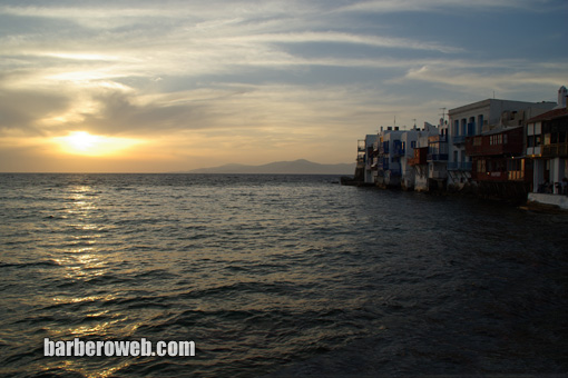 Foto: Foto del atardecer en el barrio pequea Venecia en Mykonos