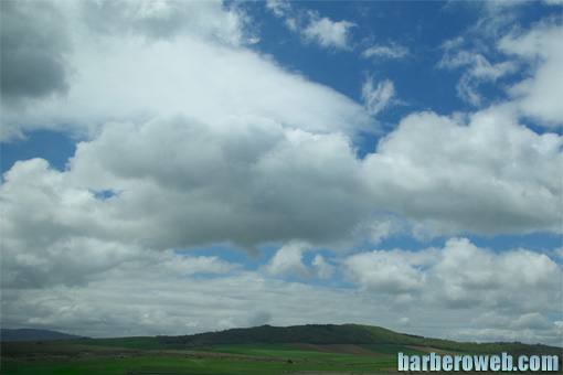 Foto: Las nubes sobre los campos verdes