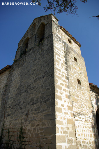Foto: Contrapicado de la torre de la iglesia