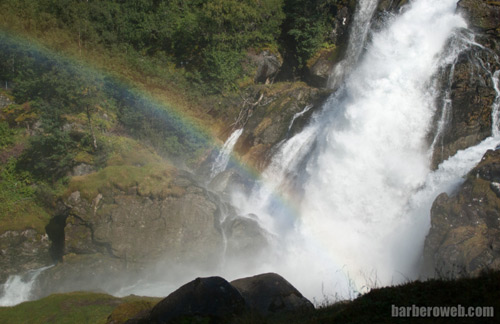 Foto: Arco iris de la cascada (Noruega)