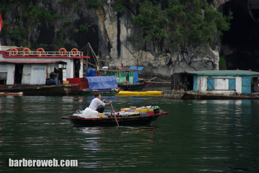 Foto: De compras en Bahia de Halong. Vietnam