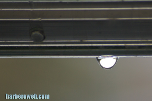 Foto: Gota de agua en la barandilla
