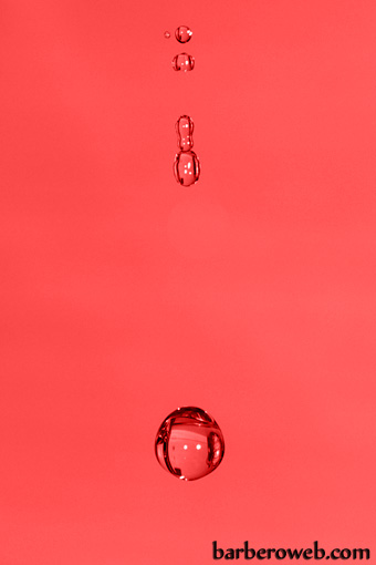 Foto: Gotas de agua rojas