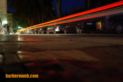 Foto: Haz de luz de un coche