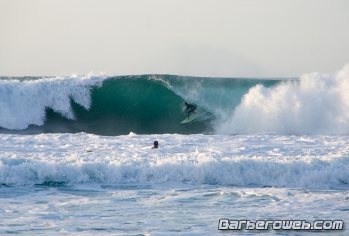 Foto: Surf - haciendo un tubo